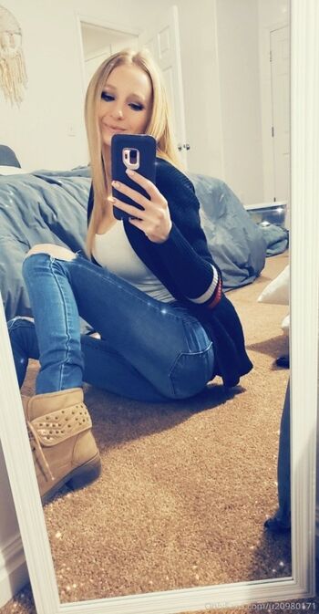 Full leaked Elle dainty private onlyfans photo