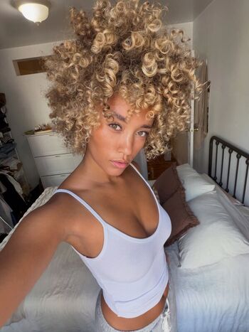 Elle Smith