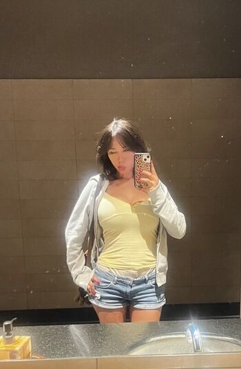 Full leaked Ellegarci private onlyfans photo