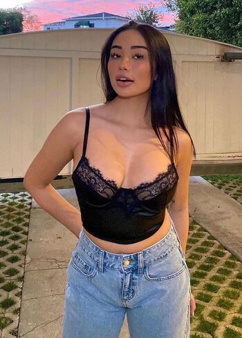 Full leaked Elleriemarie private onlyfans photo