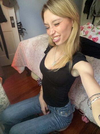Full leaked Ellesasmrr private onlyfans photo