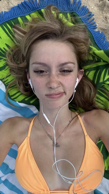 Full leaked Ellesasmrr private onlyfans photo