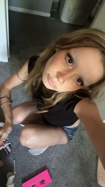 Full leaked Ellesasmrr private onlyfans photo