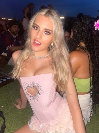 Full leaked Ellie middleton page private onlyfans photo