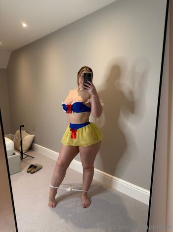 Full leaked Elliesapplepie britishbaddie ellieapples private onlyfans photo