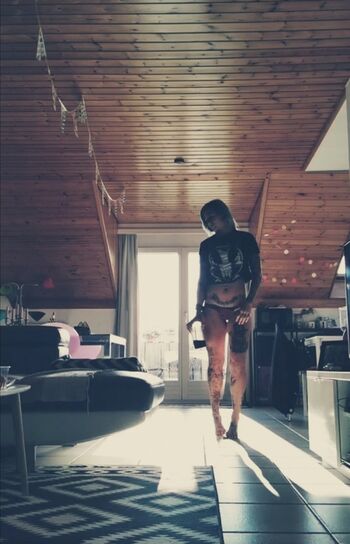 Full leaked Elliex private onlyfans photo