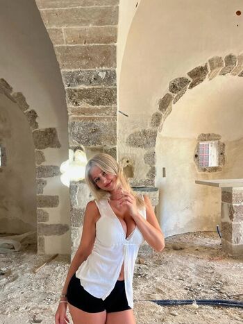 Full leaked Ellyy ann private onlyfans photo