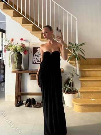 Full leaked Ema louise private onlyfans photo