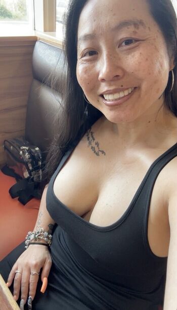 Full leaked Emelh page private onlyfans photo