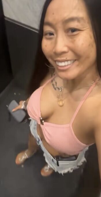 Full leaked Emelh private onlyfans photo