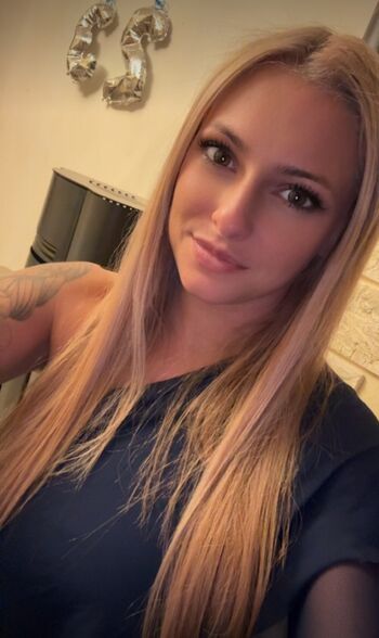 Full leaked Emelineeee private onlyfans photo