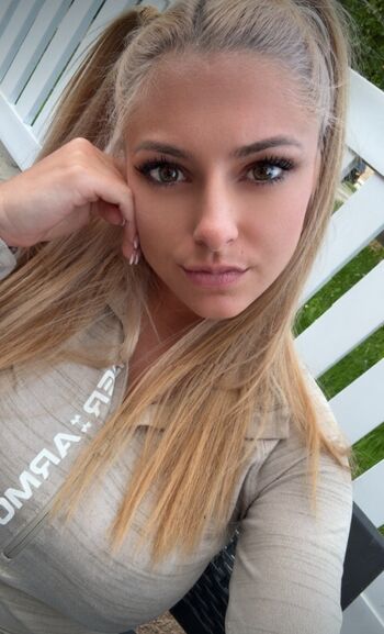 Full leaked Emelineeee private onlyfans photo