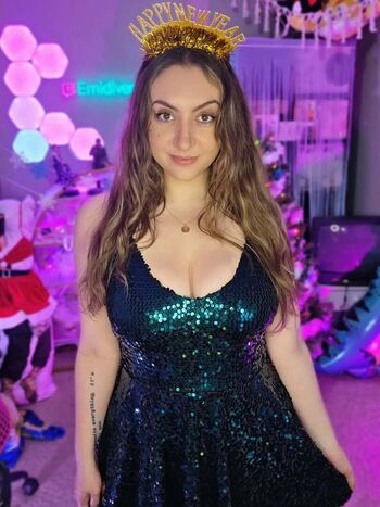 Full leaked Emidivergent private onlyfans photo