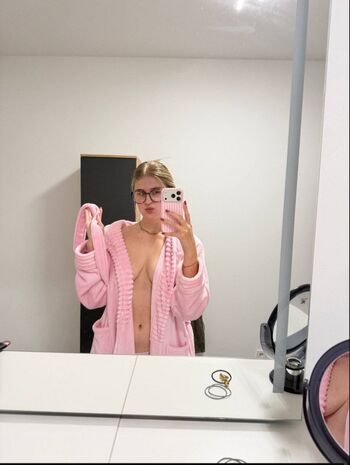 Full leaked Emiiliaaaoklahomaa private onlyfans photo