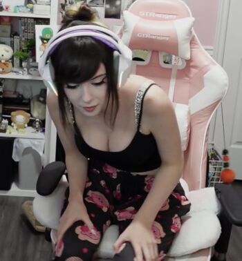 Full leaked Emiki private onlyfans photo