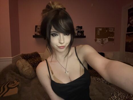 Full leaked Emiki page private onlyfans photo