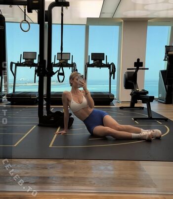 Full leaked Emilia bte page private onlyfans photo