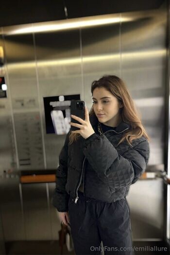 Full leaked Emiliallure  page private onlyfans photo