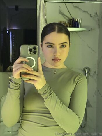 Full leaked Emiliallure  page private onlyfans photo