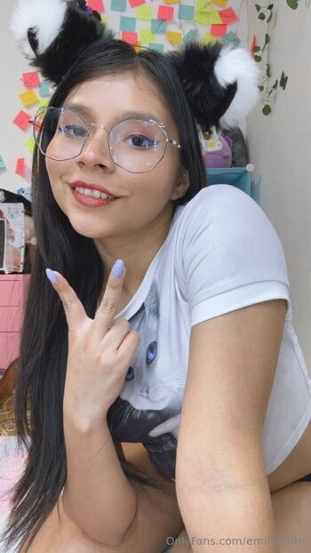 Full leaked Emilipetite private onlyfans photo