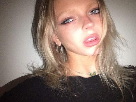 Full leaked Emily kelavos private onlyfans photo