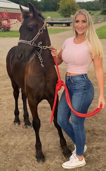 Emily Mcleod L Huntress_Em L Bikini_Huntress