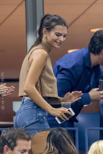 Full leaked Emily ratajkowski private onlyfans photo
