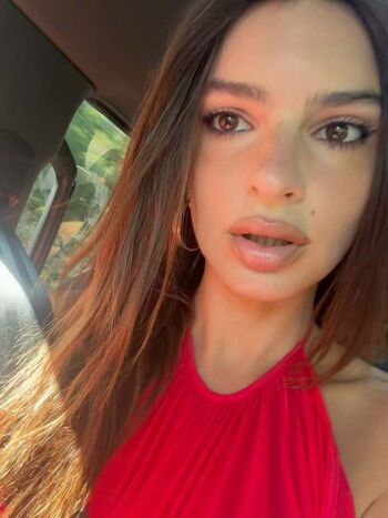 Emily Ratajkowski