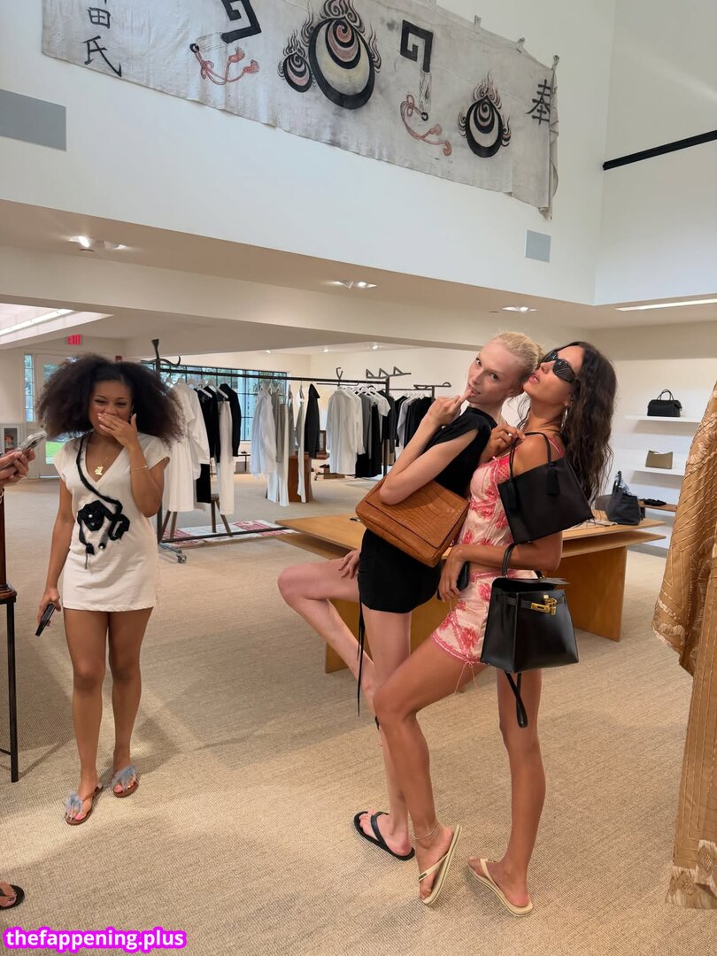 Emily Ratajkowski