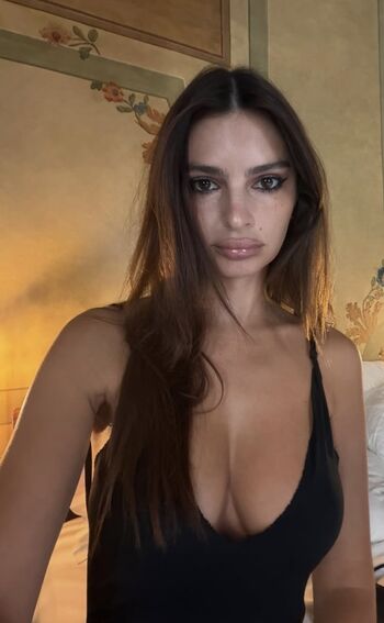 Emily Ratajkowski