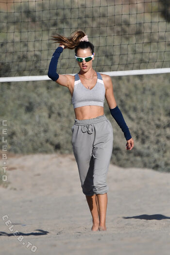 Full leaked Emily ratajkowski private onlyfans photo