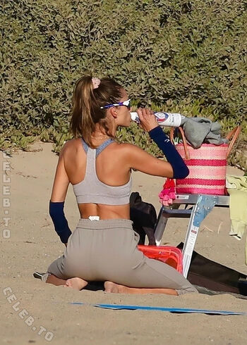 Full leaked Emily ratajkowski private onlyfans photo