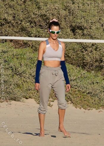 Full leaked Emily ratajkowski private onlyfans photo