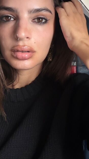 Full leaked Emily ratajkowski private onlyfans photo