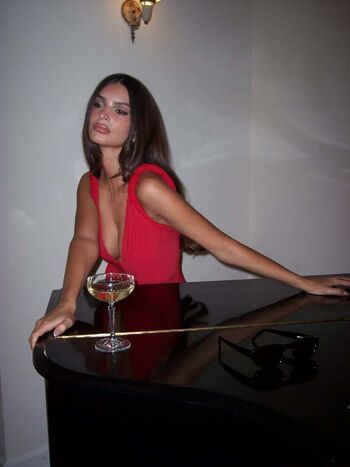 Emily Ratajkowski