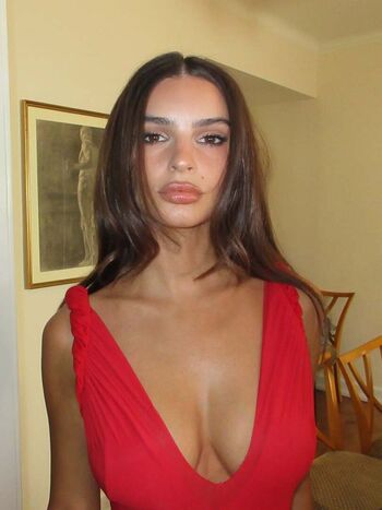 Emily Ratajkowski