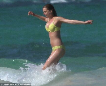 Full leaked Emily vancamp private onlyfans photo