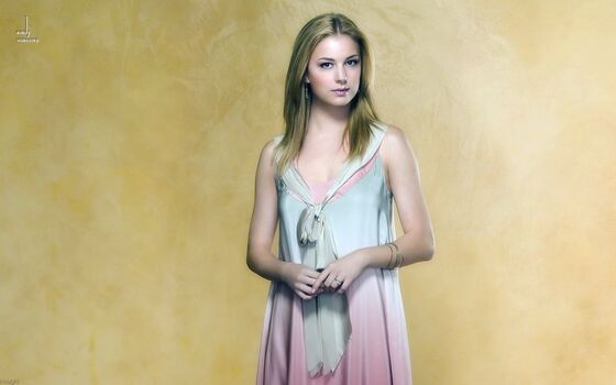 Full leaked Emily vancamp private onlyfans photo