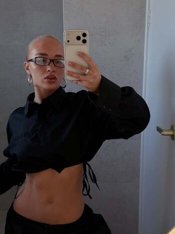 Full leaked Emily wakeling private onlyfans photo