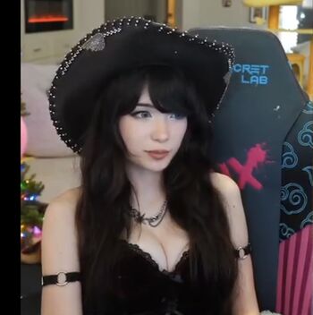 Full leaked Emiru  page private onlyfans photo