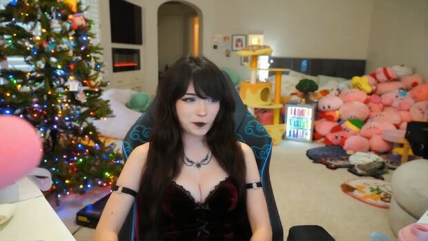 Full leaked Emiru  page private onlyfans photo