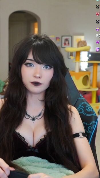 Full leaked Emiru  page private onlyfans photo