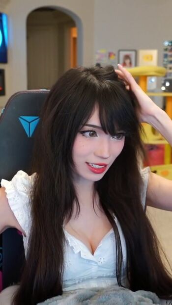 Full leaked Emiru  page private onlyfans photo