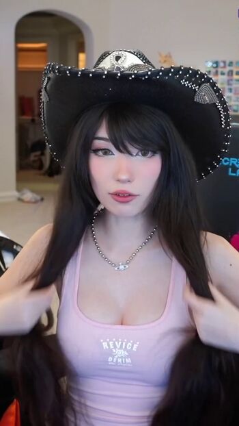 Full leaked Emiru  page private onlyfans photo