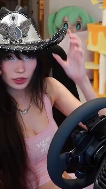 Full leaked Emiru  page private onlyfans photo