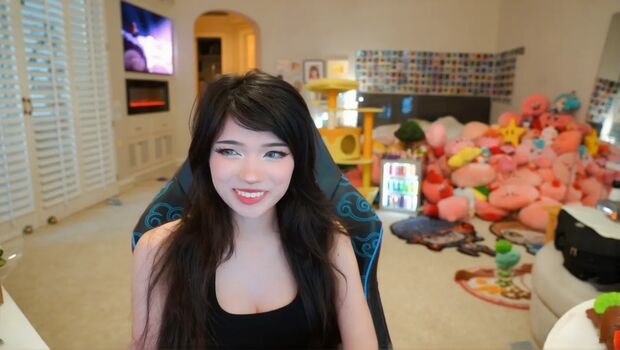 Full leaked Emiru  page private onlyfans photo