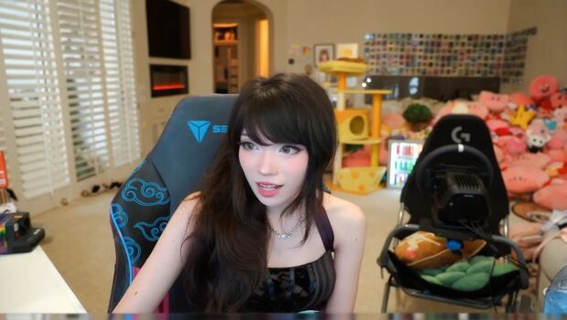 Full leaked Emiru  page private onlyfans photo