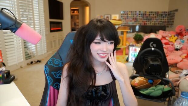 Full leaked Emiru  page private onlyfans photo