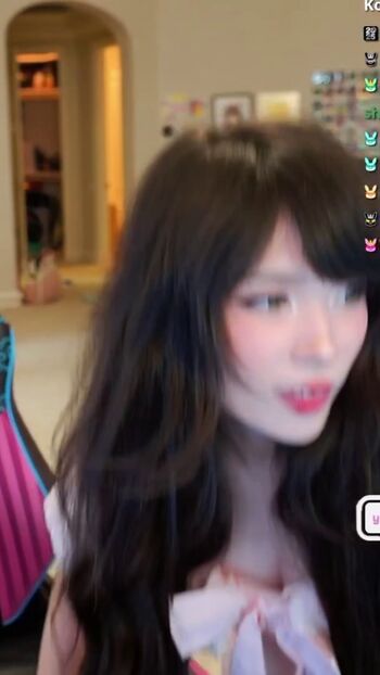 Full leaked Emiru  page private onlyfans photo