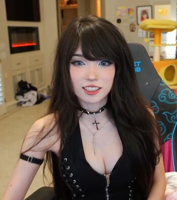 Full leaked Emiru  page private onlyfans photo